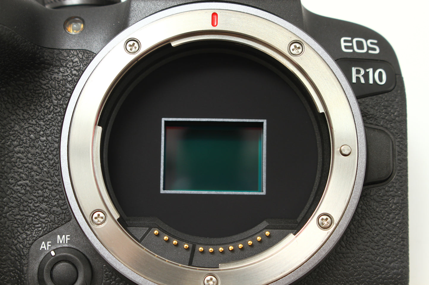 EOS R10
