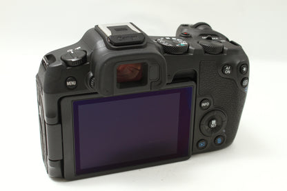 EOS R8