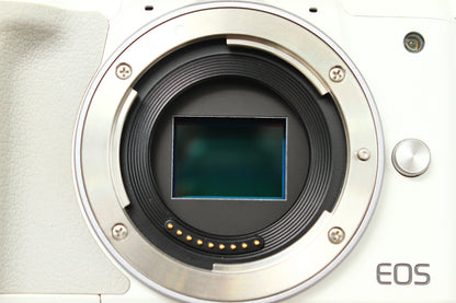 EOS Kiss M2 ホワイト ダブルズームキット