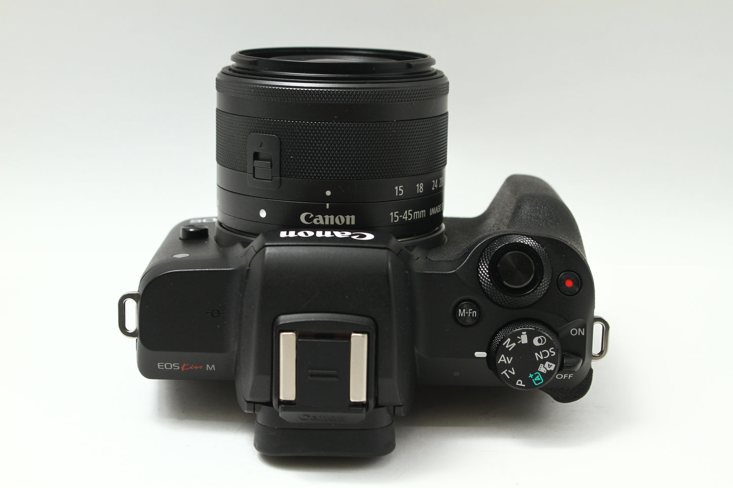 EOS Kiss M ブラック + 15-45 IS STM