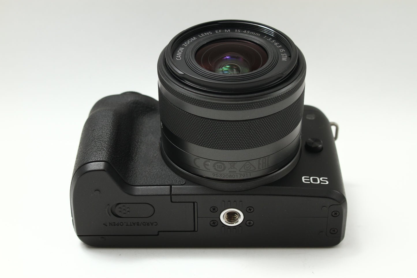 EOS Kiss M ブラック + 15-45 IS STM