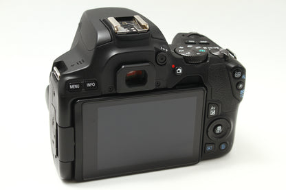 EOS Kiss X10