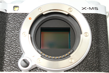 X-M5 シルバー + 15-45 レンズキット