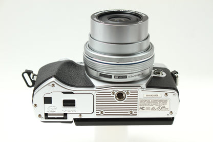 OM-D E-M10 Mark III シルバー + EZ 14-42 レンズキット