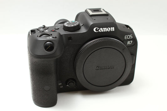 EOS R7