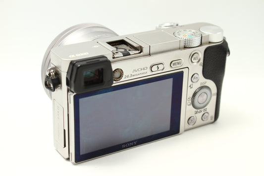 α6000 ILCE-6000 シルバー + PZ 16-50 レンズキット