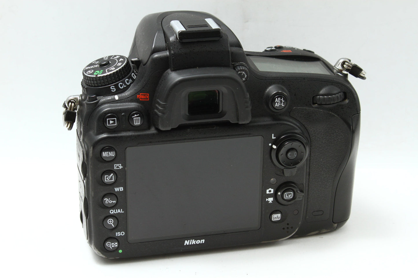 D600