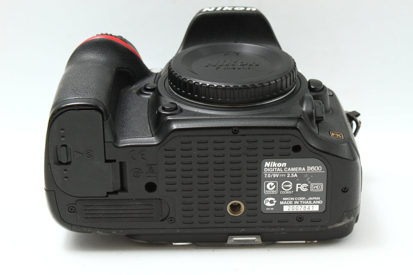 D600