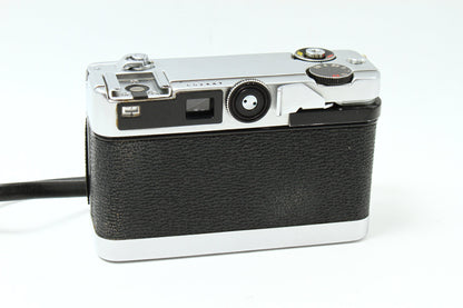 Color 35 シルバー C.C PETRI 40/2.8