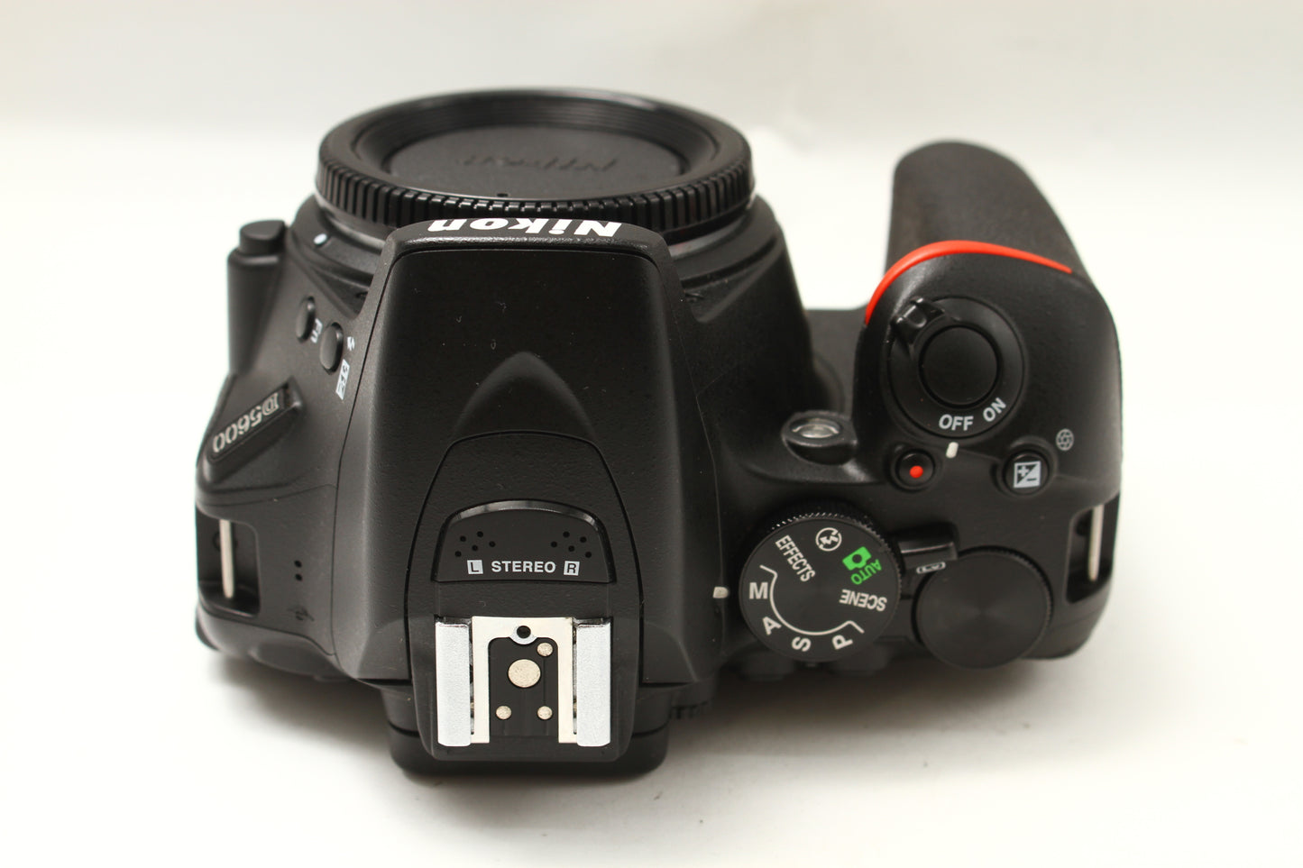 D5600