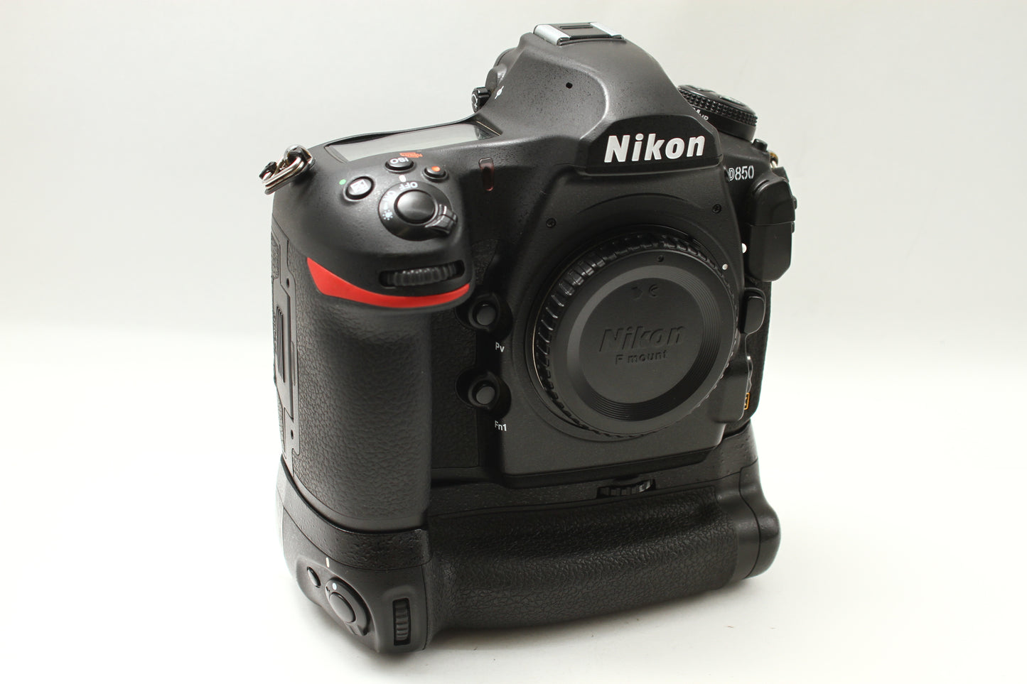 D850 + MB-D18