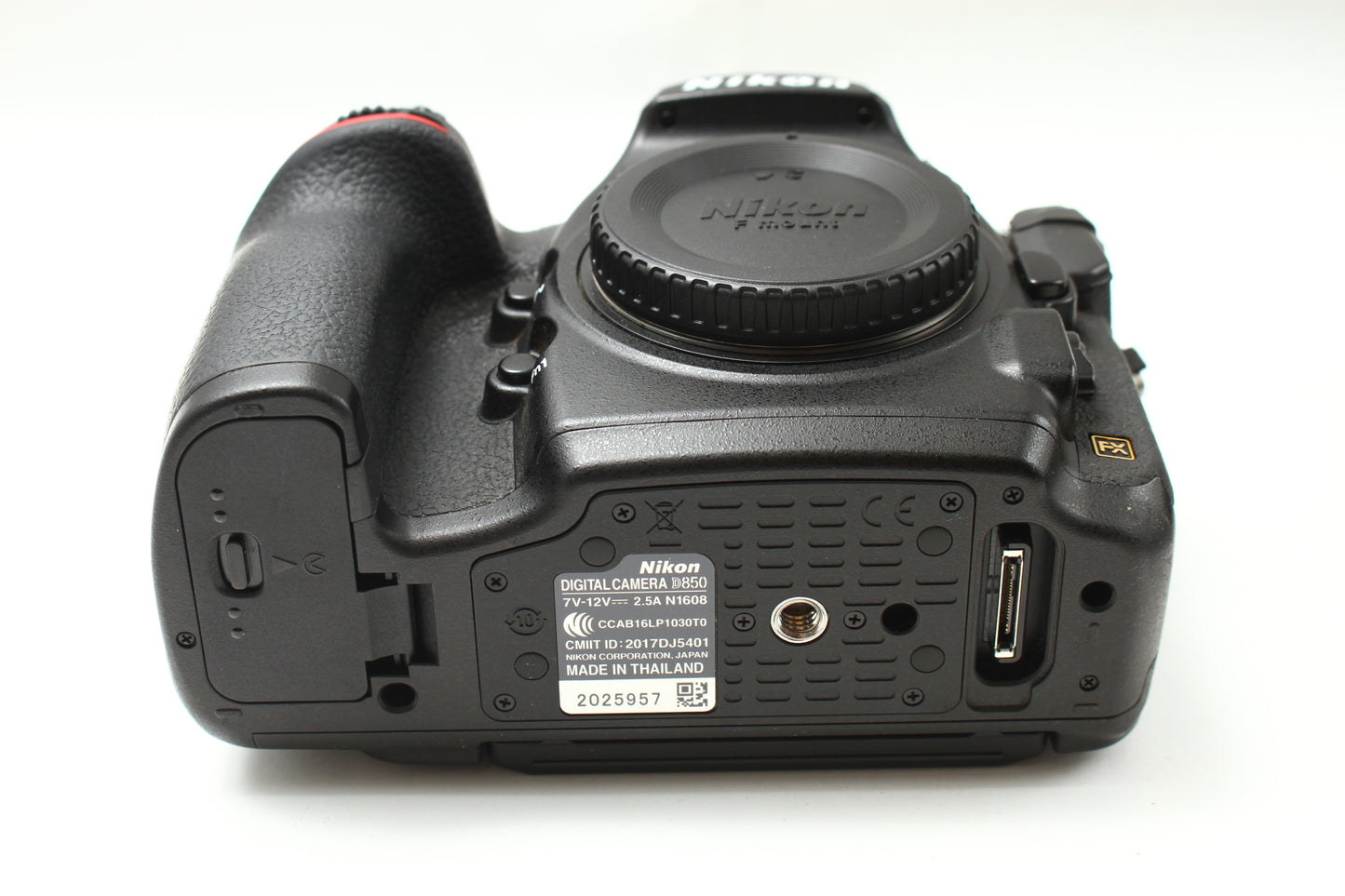 D850 + MB-D18