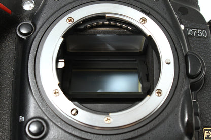 D750