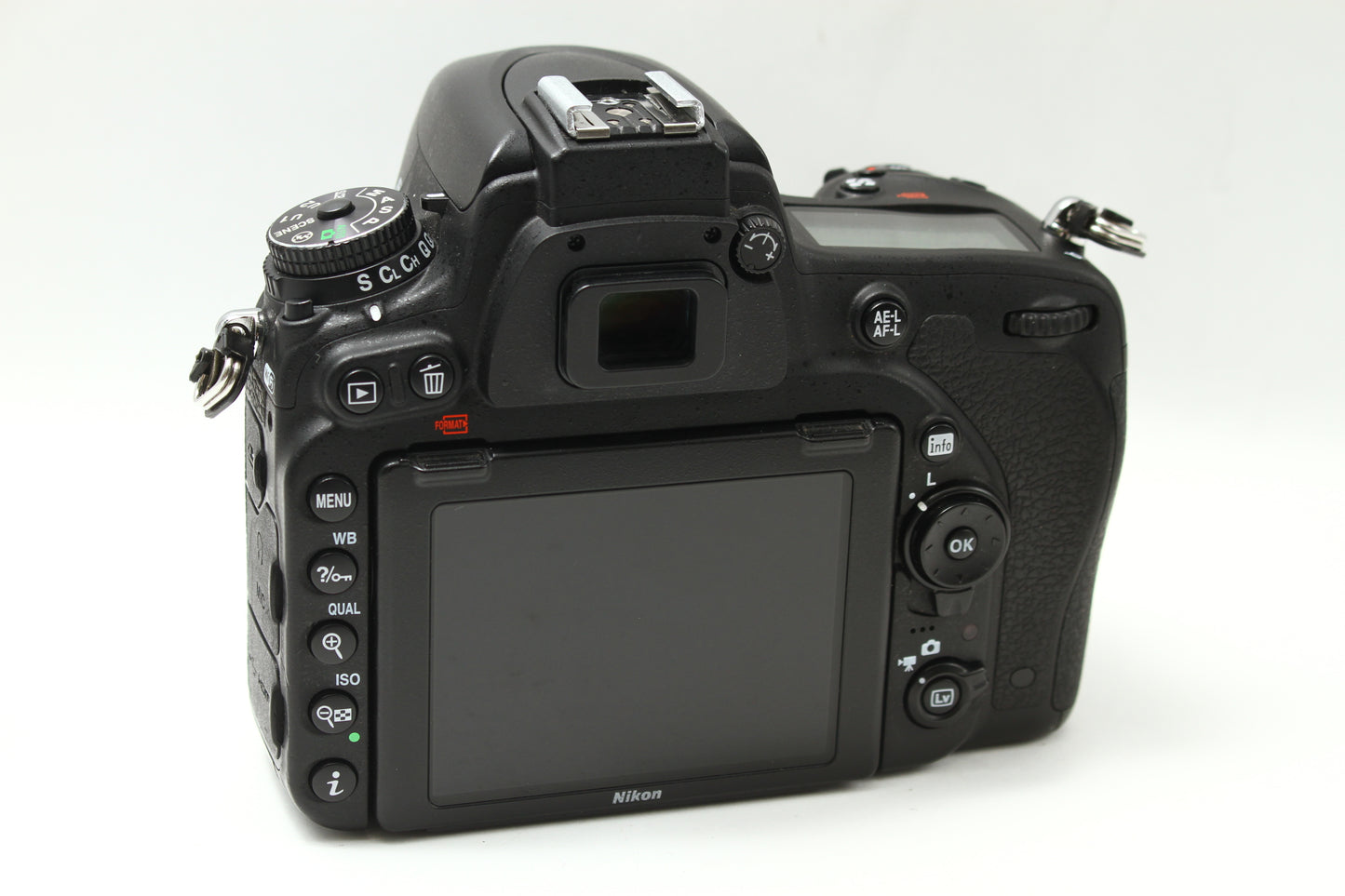 D750