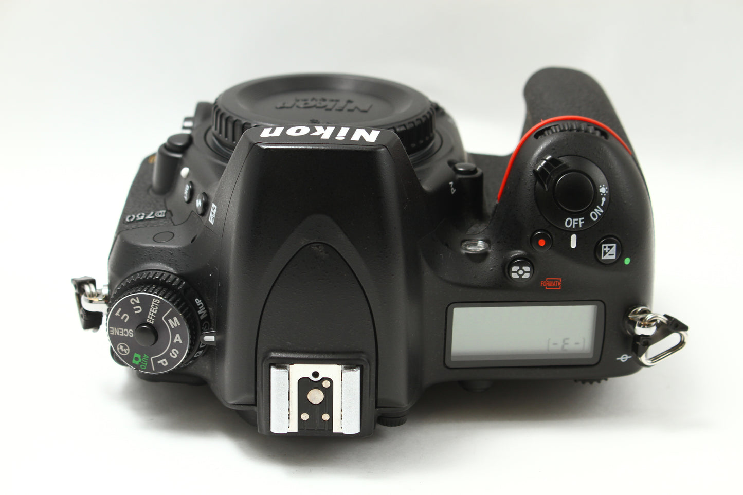 D750