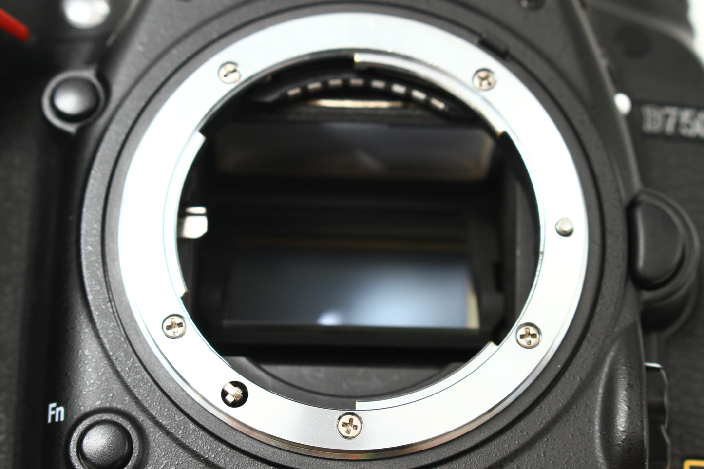 D750