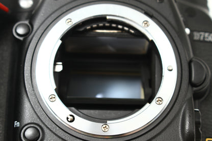 D750